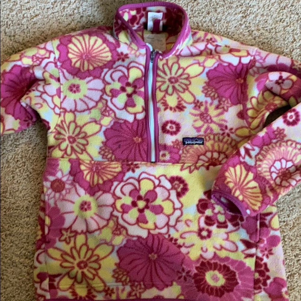 Girls Patagonia flowered pullover 1/4 zip fleece